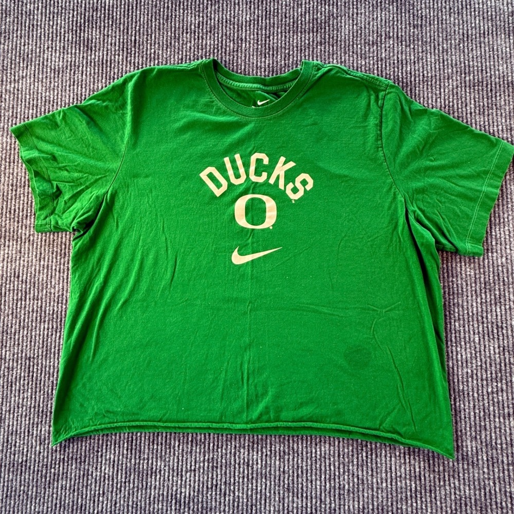Nike Oregon Ducks T-Shirt Womens XL Green Cropped Short Sleeve Graphic Tee
